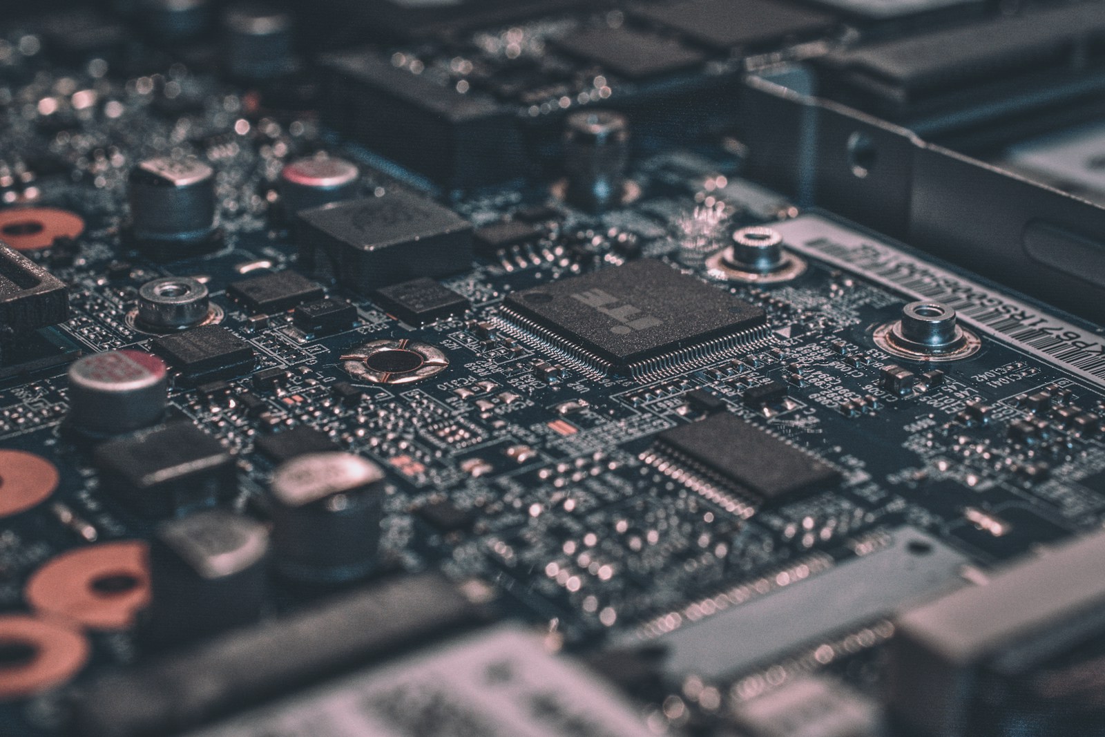 Componentes electronicos usados en proyectos de tecnologia.